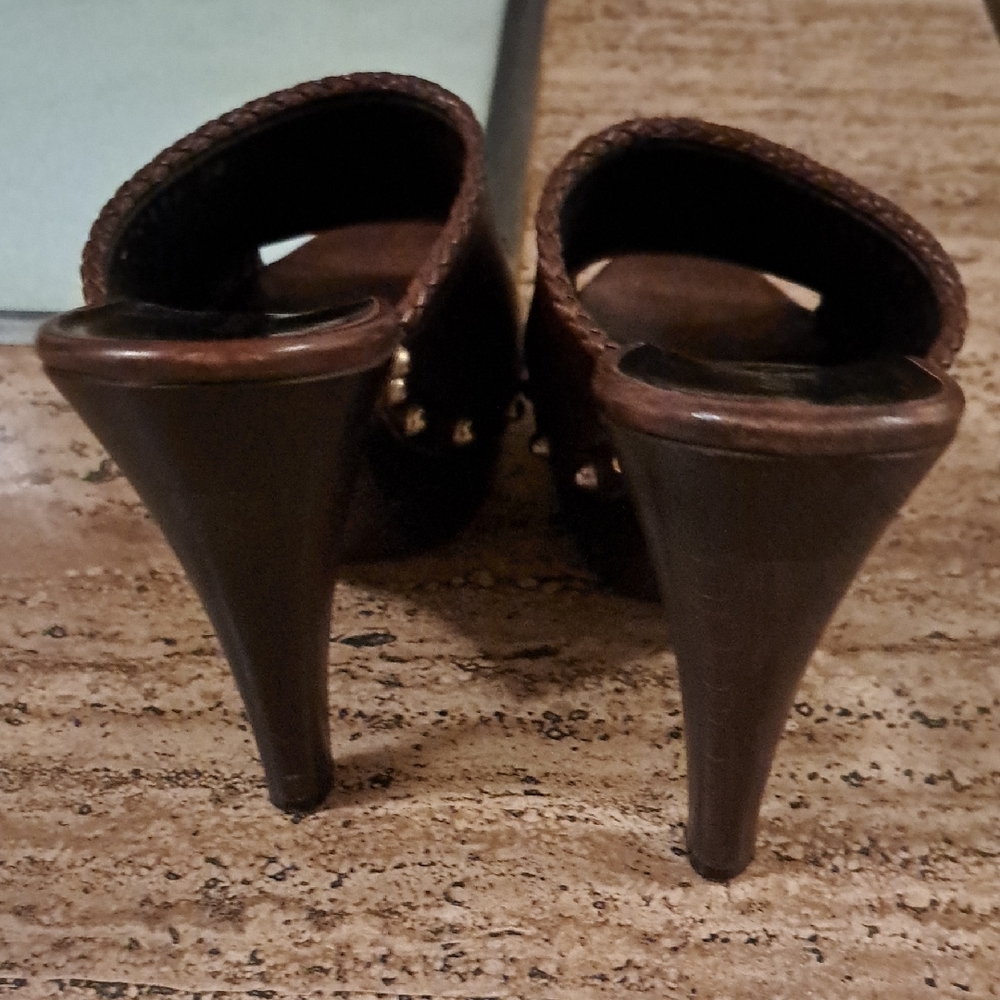 Gucci Women's Brown Leather Slide Sandals - Picture 4 of 12